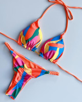 -Braided side detail
-Cinched bottom detail
-Multi color: Yellow, orange, blue, green, pink
BA009823 SWIM BOT MULTI