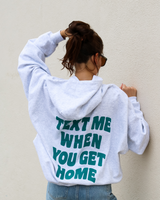 -Gray hoodie
-Drawstring
-Teal letter detail
-"Text Me When You Get Home"
-50% cotton
-50% polyester
-XL size
SC2023 HOOD TXTT ONE SIZE