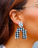 -Black and White Colors
-U Shape Design
-Dangle
-Plastic
-Earrings
BW CHECKER DANGLE EARRING