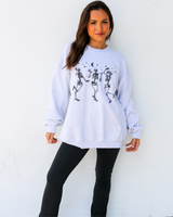 -Grey hoodie
-Crewneck
-Three skeletons dancing
-Star and crescent moon detail
-50% cotton
-50% polyester
-XL size
SPOOKY SS DANCE ONE SIZE